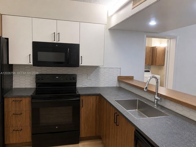 1705 Whitehall Dr 304, Davie, FL 33324