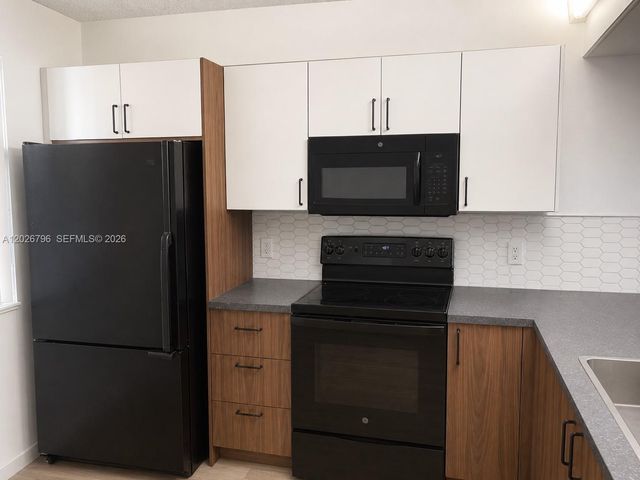 1705 Whitehall Dr 304, Davie, FL 33324