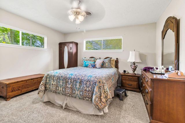 458 E Lake Drive, Livingston, TX 77351