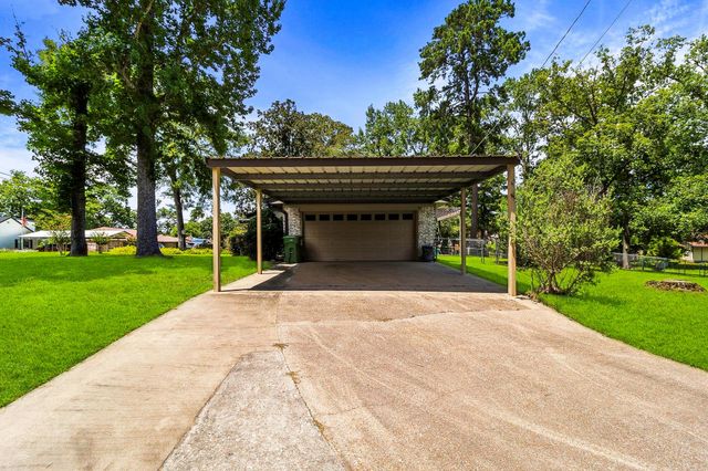 458 E Lake Drive, Livingston, TX 77351