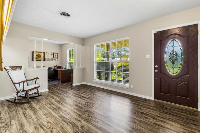 458 E Lake Drive, Livingston, TX 77351