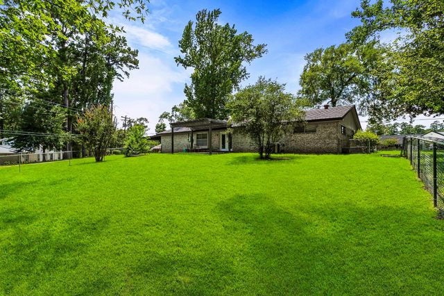 458 E Lake Drive, Livingston, TX 77351