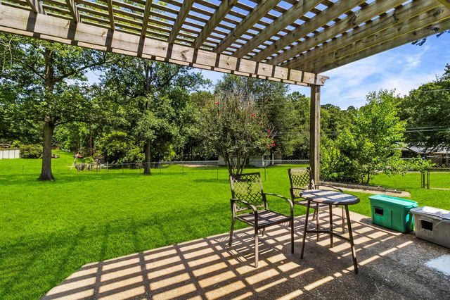 458 E Lake Drive, Livingston, TX 77351