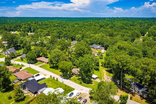 458 E Lake Drive, Livingston, TX 77351