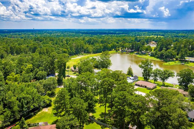 458 E Lake Drive, Livingston, TX 77351