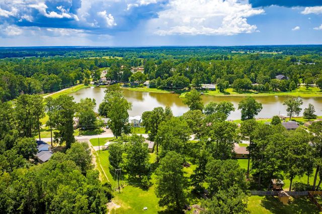 458 E Lake Drive, Livingston, TX 77351