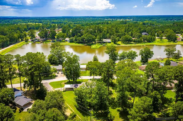 458 E Lake Drive, Livingston, TX 77351