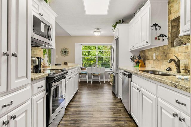 458 E Lake Drive, Livingston, TX 77351