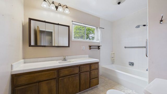 1633 Loma Crest Street, Glendale, CA 91205