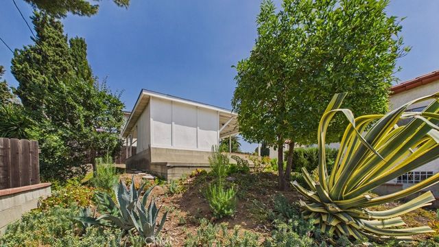 1633 Loma Crest Street, Glendale, CA 91205