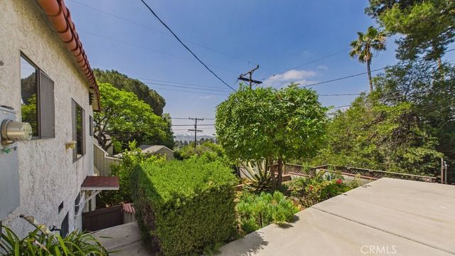 1633 Loma Crest Street, Glendale, CA 91205