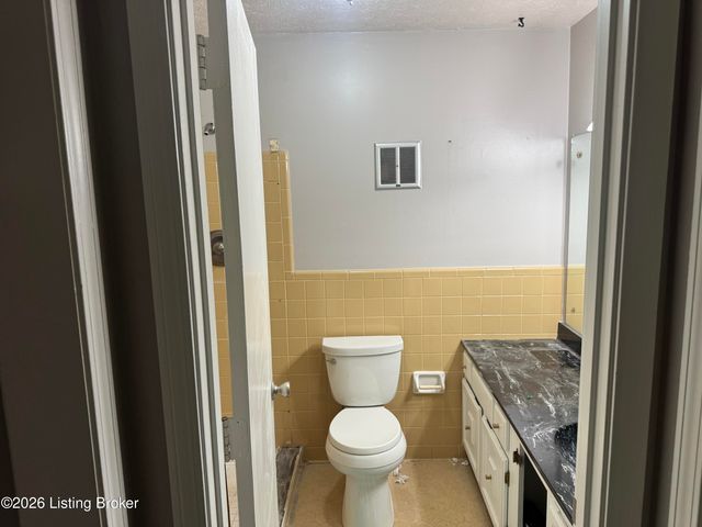 1815 Gardiner Ln APT J80, Louisville, KY 40205