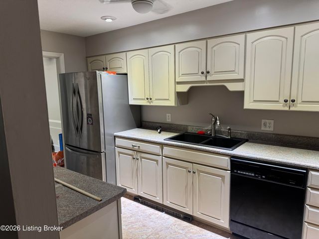 1815 Gardiner Ln APT J80, Louisville, KY 40205