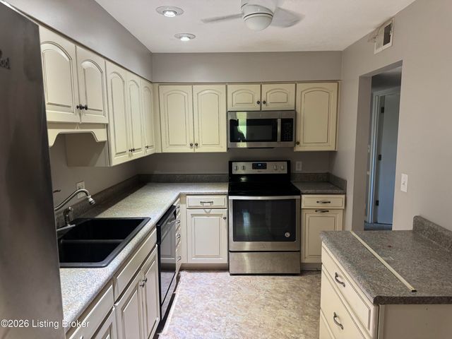 1815 Gardiner Ln APT J80, Louisville, KY 40205