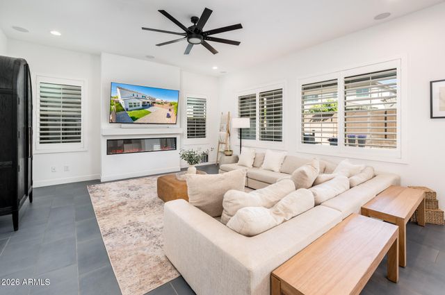 3520 E CREST Lane, Phoenix, AZ 85050