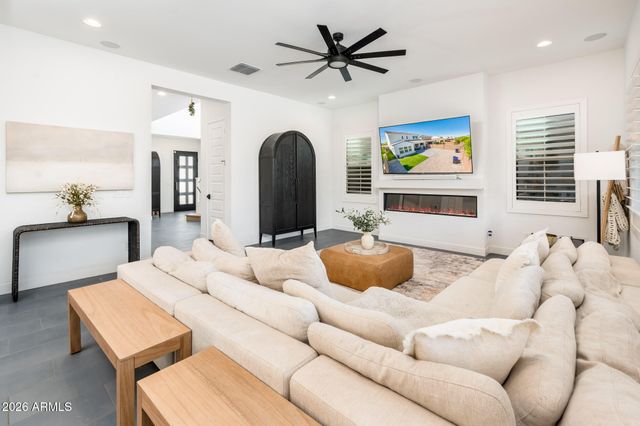 3520 E CREST Lane, Phoenix, AZ 85050