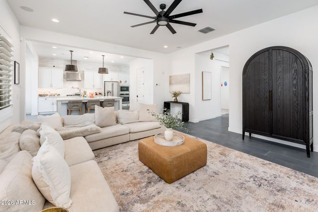 3520 E CREST Lane, Phoenix, AZ 85050