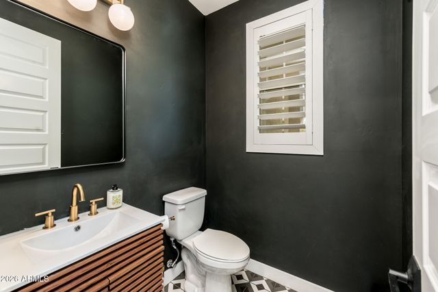 3520 E CREST Lane, Phoenix, AZ 85050