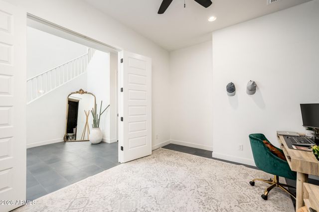 3520 E CREST Lane, Phoenix, AZ 85050