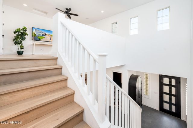 3520 E CREST Lane, Phoenix, AZ 85050