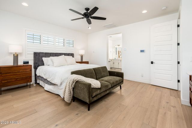 3520 E CREST Lane, Phoenix, AZ 85050