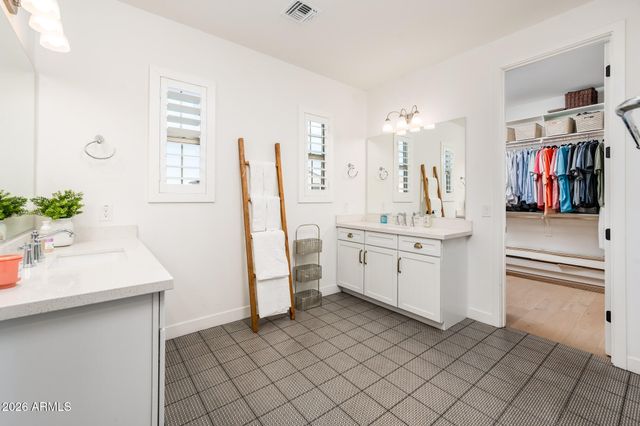 3520 E CREST Lane, Phoenix, AZ 85050