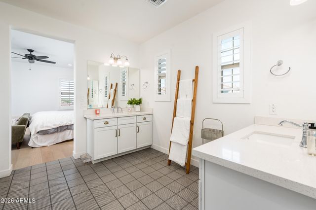 3520 E CREST Lane, Phoenix, AZ 85050