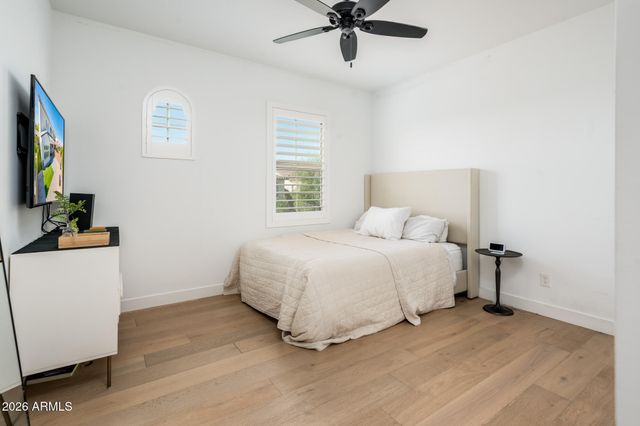 3520 E CREST Lane, Phoenix, AZ 85050