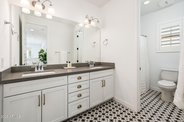 3520 E CREST Lane, Phoenix, AZ 85050