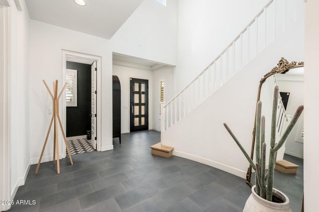 3520 E CREST Lane, Phoenix, AZ 85050