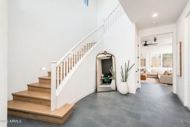 3520 E CREST Lane, Phoenix, AZ 85050