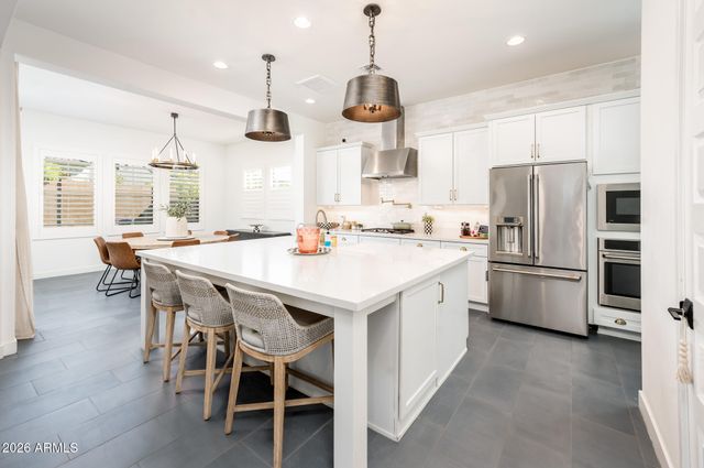 3520 E CREST Lane, Phoenix, AZ 85050