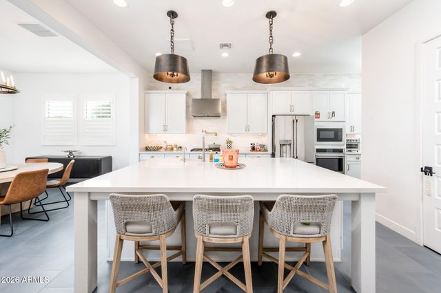 3520 E CREST Lane, Phoenix, AZ 85050