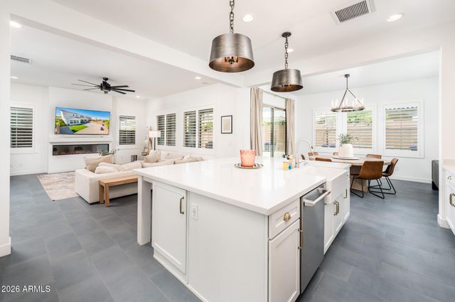 3520 E CREST Lane, Phoenix, AZ 85050