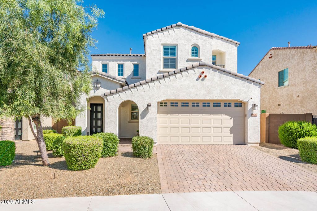 3520 E CREST Lane, Phoenix, AZ 85050