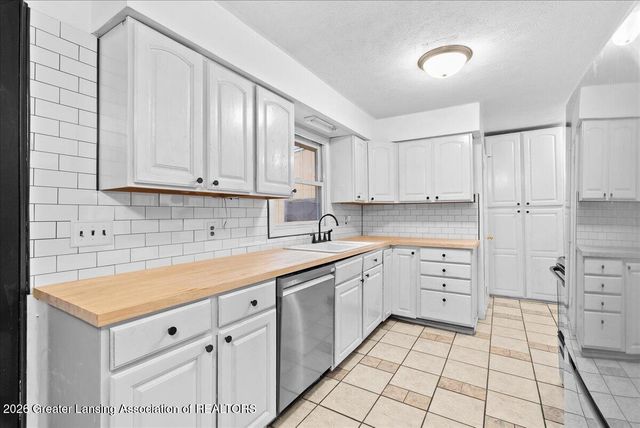 1570 S Williamston Road, Dansville, MI 48819