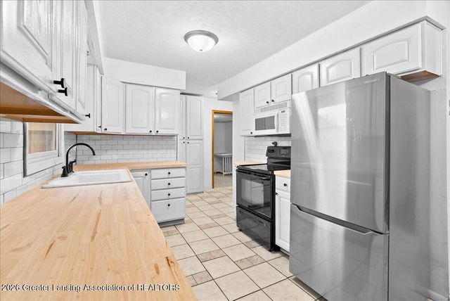1570 S Williamston Road, Dansville, MI 48819
