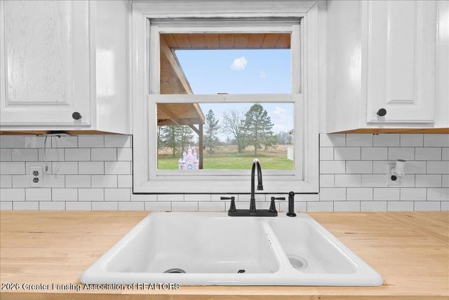 1570 S Williamston Road, Dansville, MI 48819