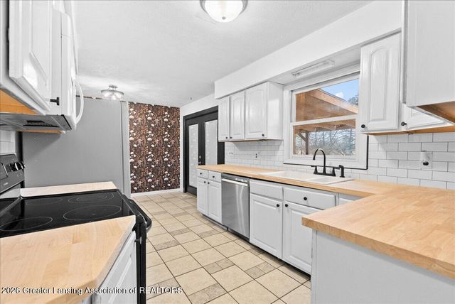 1570 S Williamston Road, Dansville, MI 48819