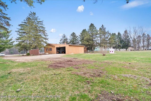 1570 S Williamston Road, Dansville, MI 48819
