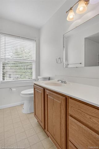 902 Little Hill Court, Rochester Hills, MI 48307
