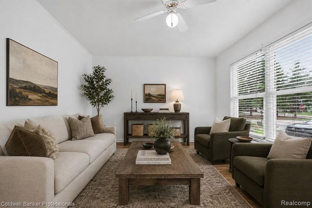 902 Little Hill Court, Rochester Hills, MI 48307