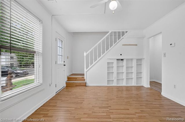 902 Little Hill Court, Rochester Hills, MI 48307