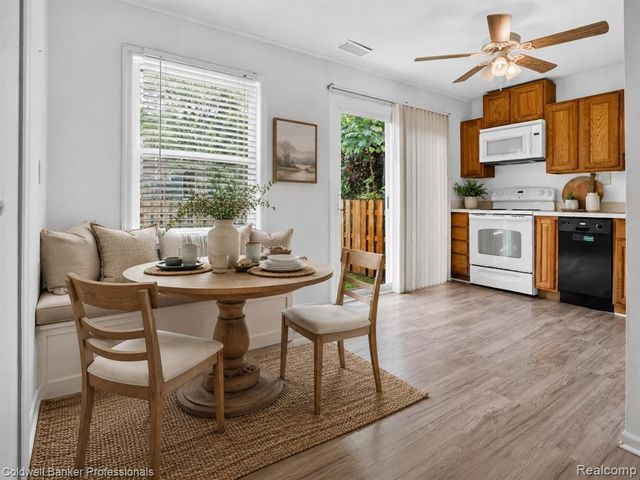 902 Little Hill Court, Rochester Hills, MI 48307