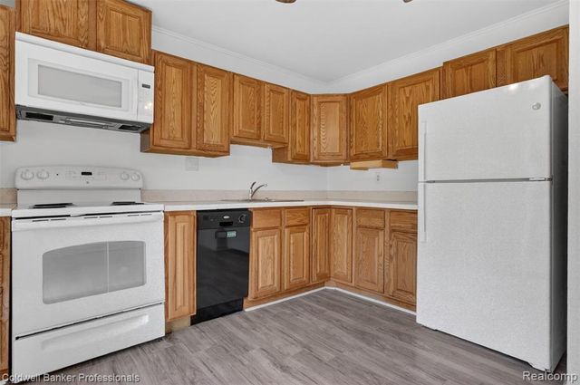 902 Little Hill Court, Rochester Hills, MI 48307
