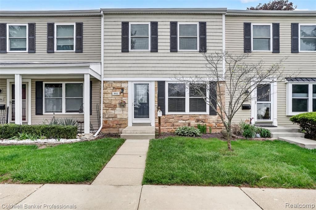 902 Little Hill Court, Rochester Hills, MI 48307