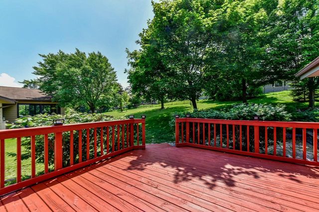 214 Stewart Hill DRIVE, Waukesha, WI 53188