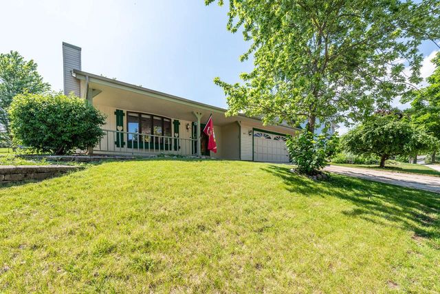 214 Stewart Hill DRIVE, Waukesha, WI 53188