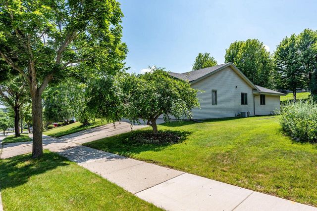 214 Stewart Hill DRIVE, Waukesha, WI 53188