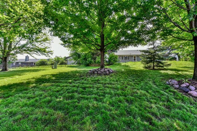214 Stewart Hill DRIVE, Waukesha, WI 53188